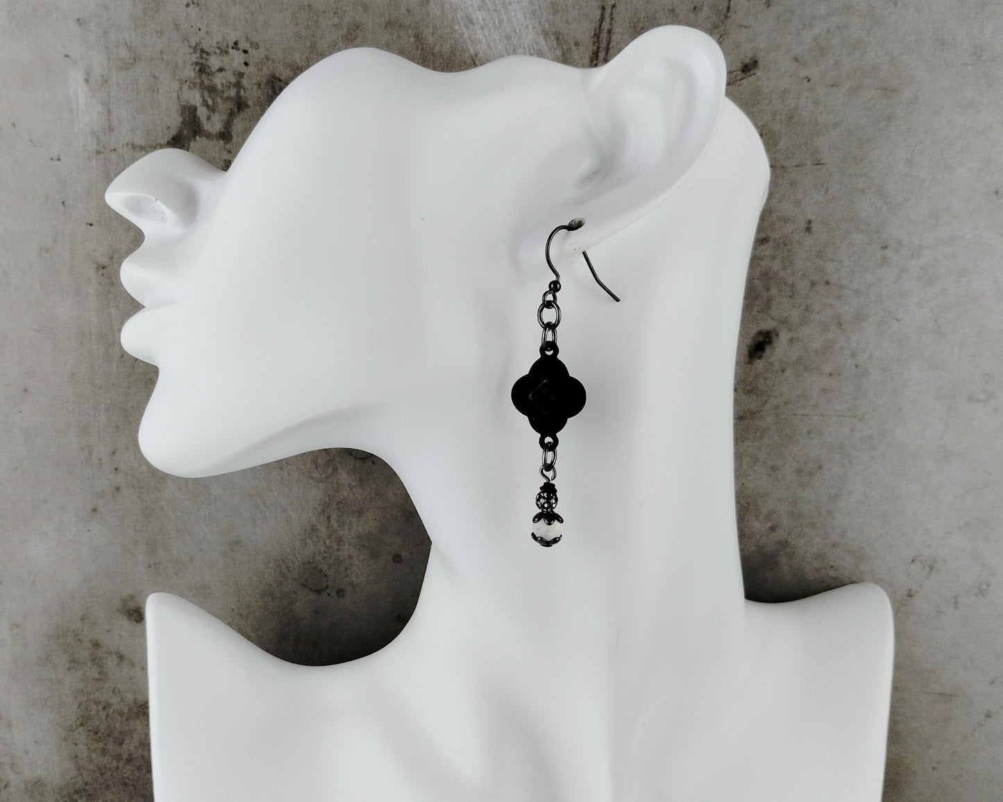 Black & White Cameo Necklace Set, Dancing Couple Pendant, Matte Black Filigree Jewelry, Vintage Style Romantic Jewelry Set, Gothic Elegant Gift